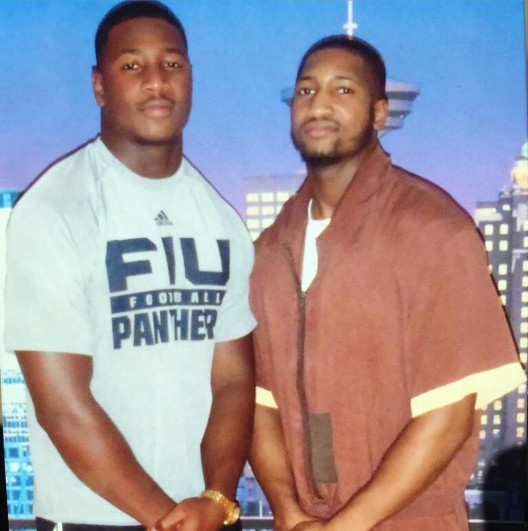 Jonnu Smith and brother Wayne Jr.