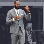 LebronJamesGreySuit