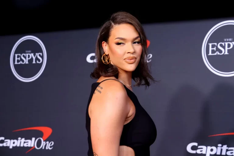 Liz Cambage Featured