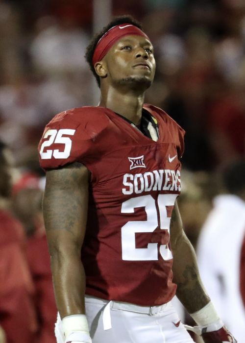 Joe Mixon Playing For Oklahoma Sooners During His College Days