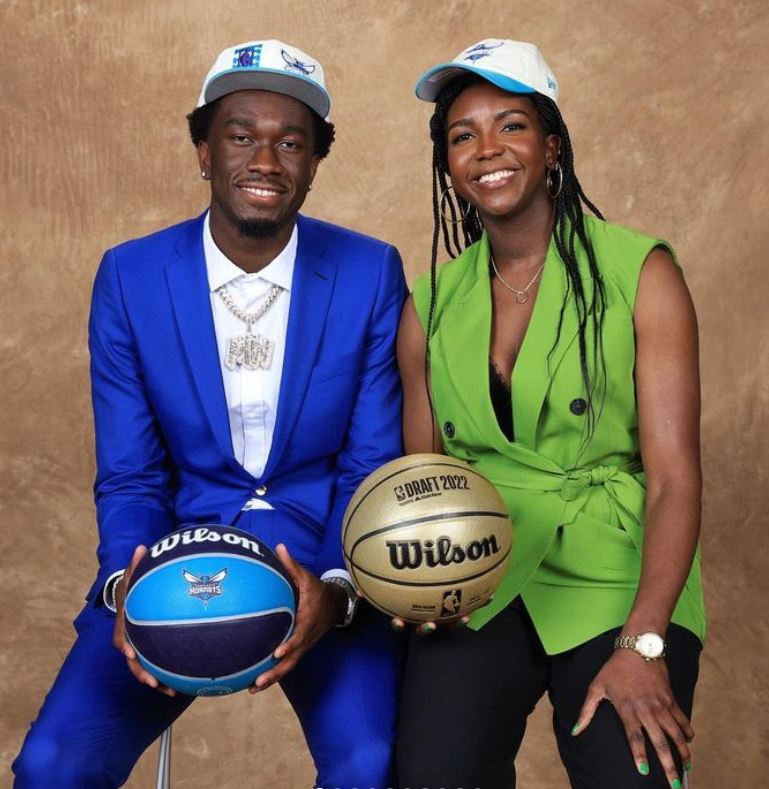 NBA Player Mark With His WNBA Star Sister Elizabeth Williams