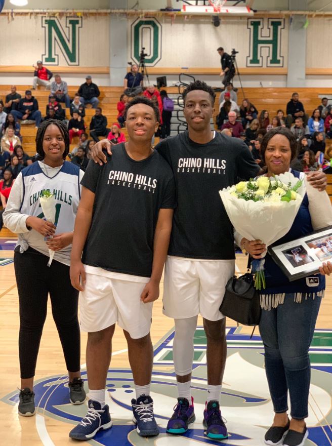 Onyeka Okongwu With His Younger Siblings And Mother