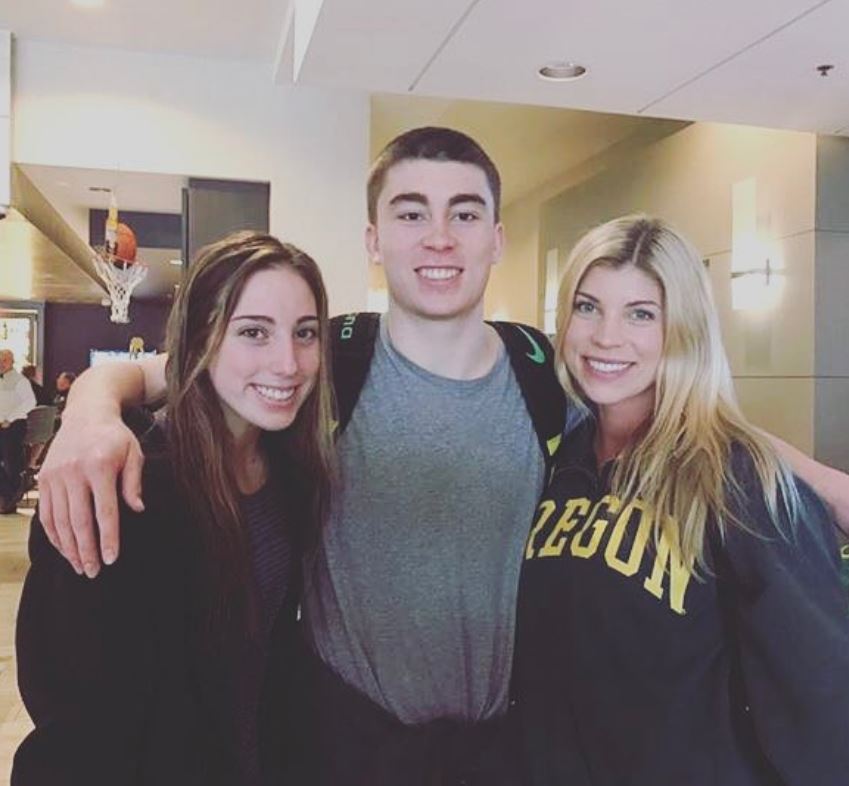 Payton Pritchard With His Sisters