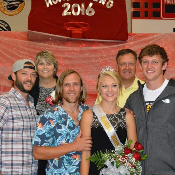 TJ Hockenson With His Parents And Siblings