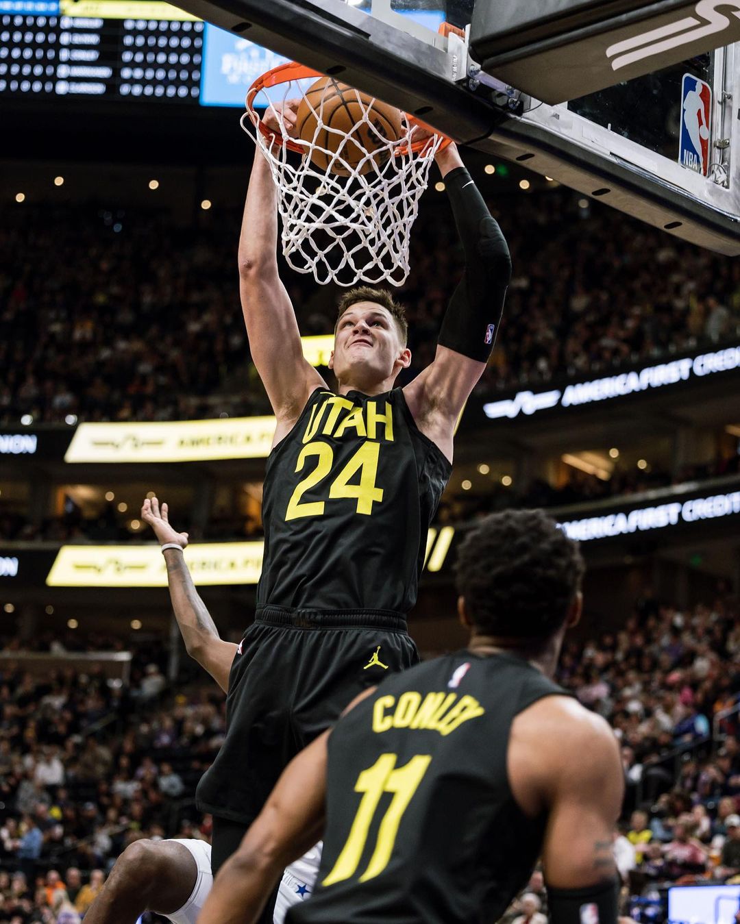 Walker Kessler For Utah Jazz Dunking 