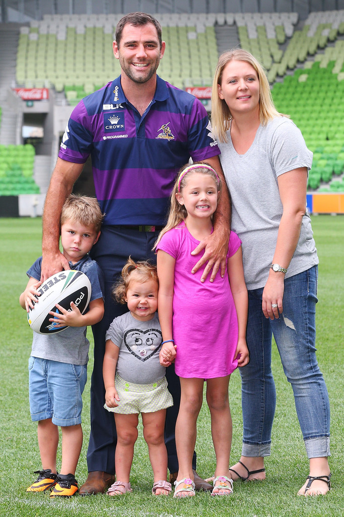 Cameron smith with his wife and children