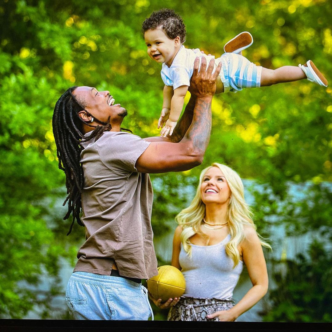 Dont'a Hightower Enjoying Time With His Family