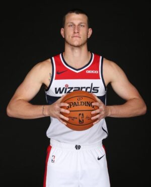 Garrison Mathews: Family, Net Worth, Altercation & Girlfriend - Players Bio