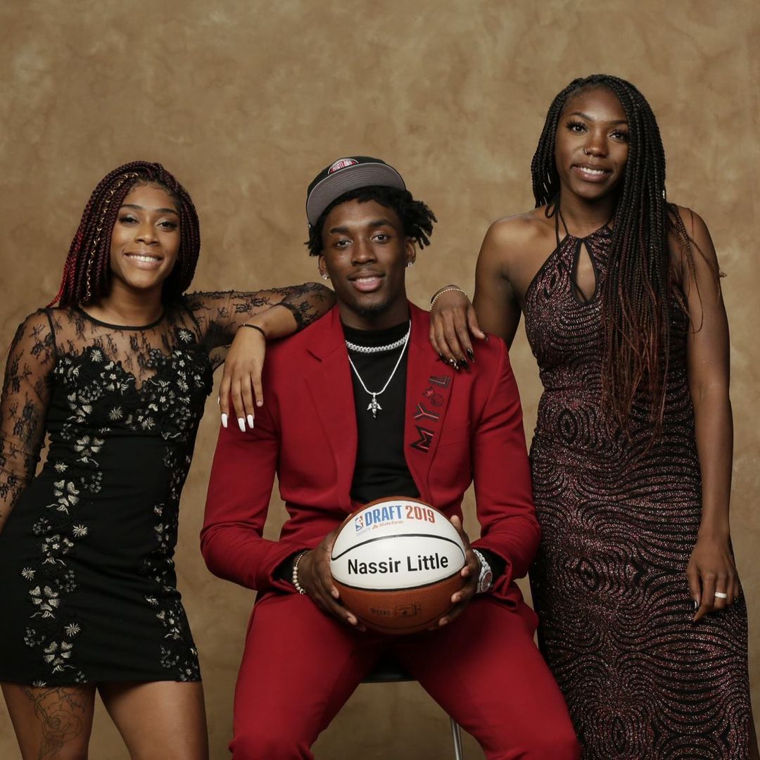 Nassir Little With His Sisters