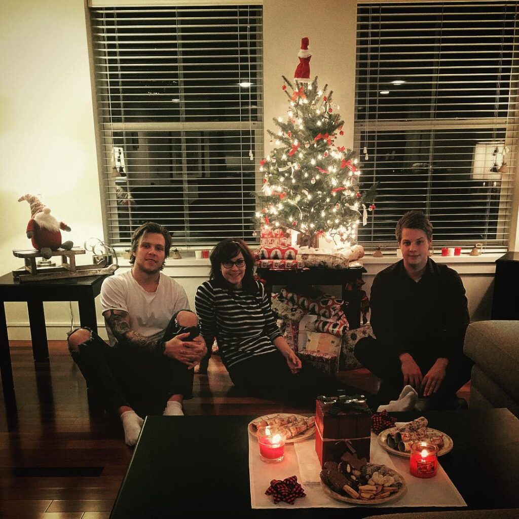 David Pastrnak Celebrating Christmas With His Mother And Brother