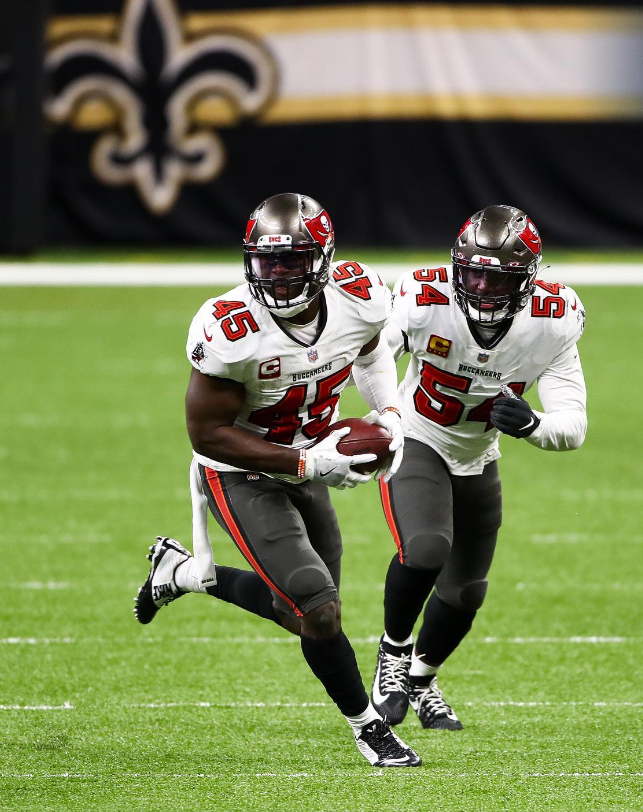 Devin White on the field with Lavonte David