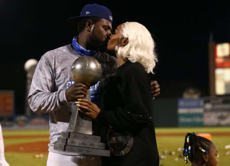 Jade Cargill Kissing Brandon Phillips