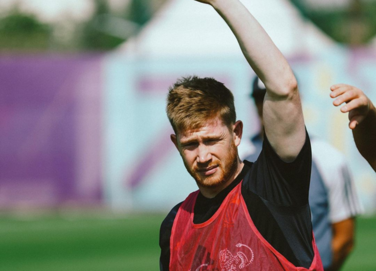 Kevin De Bruyne Waving For His Fans
