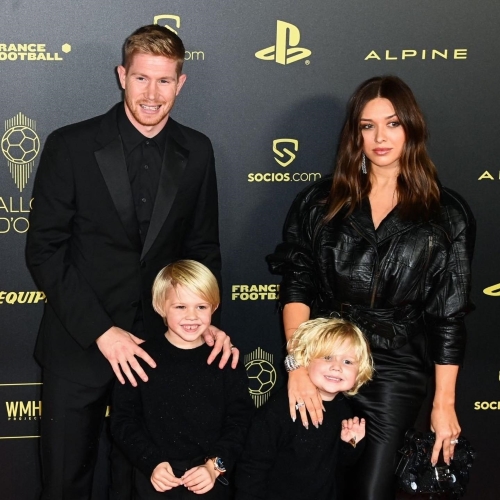 Kevin De Bruyne With His Wife And Children