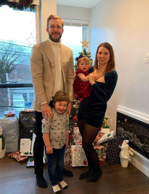 Linus Ullmark With His Wife Moa And Two Kids