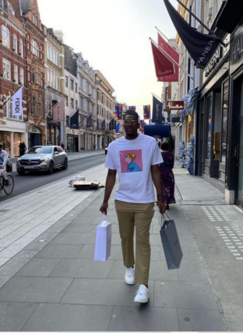 Kevon Looney Shopping During His Vacation