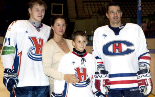 Vladimir Tarasenko with his family (Source: siberiantimes)