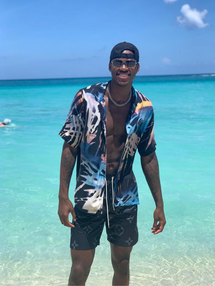 Jarred Vanderbilt Enjoying Vacation 