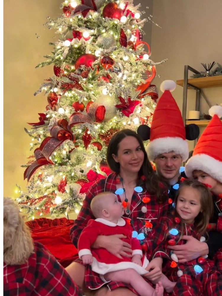 Evgenii Dadonov And His Family Celebrating Christmas 