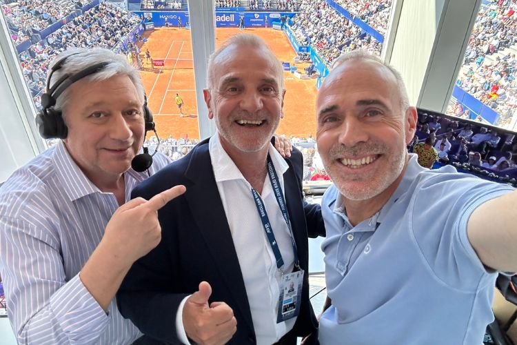Arseni Perez(left) With His Fellow Commentator Friends During Barcelona Open