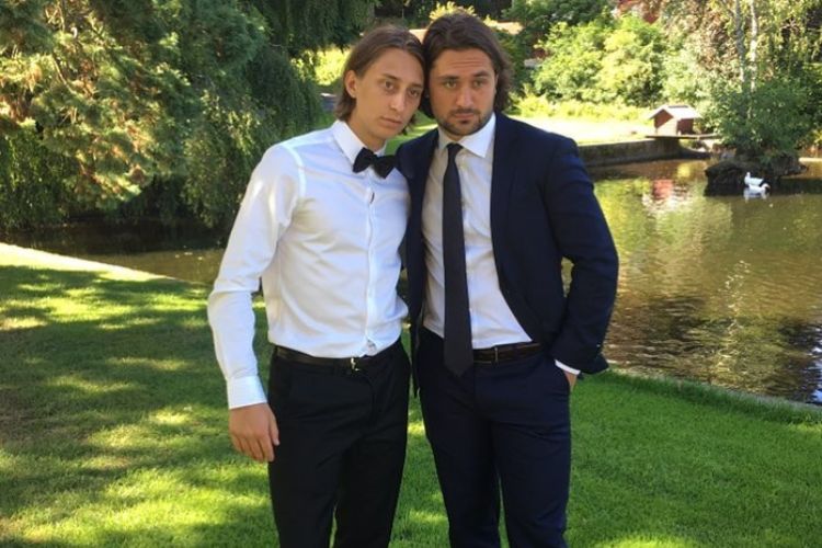 Mats Zuccarello Poses With His Brother Fabian Zuccarello for A Picture In 2016