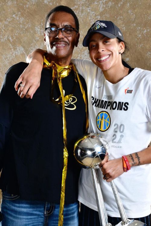 Candace Parker Father Larry Parker Poses With His Daughter As Holds Her WNBA Trophy
