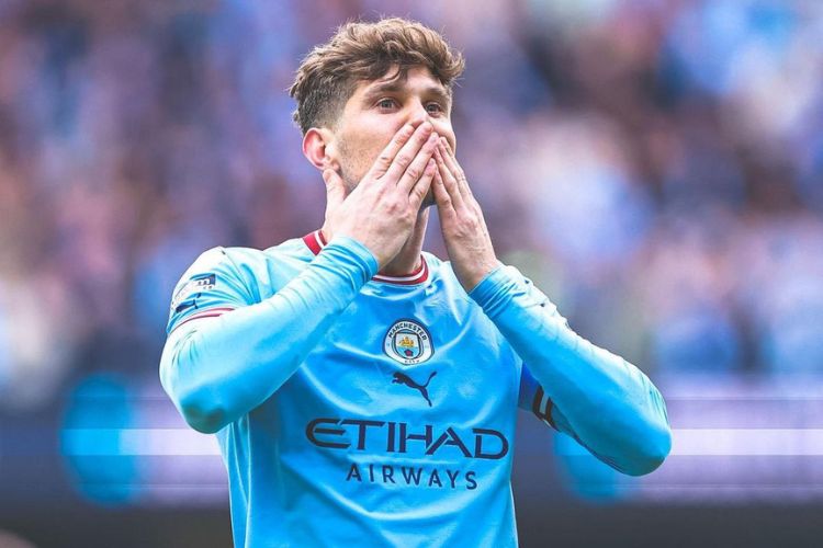 John Stones Blows Kiss To The Home Fans At Etihad Stadium