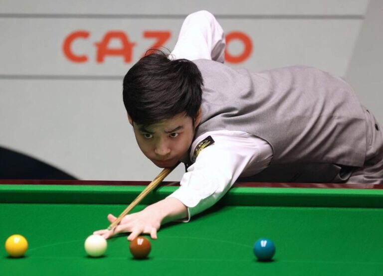 Si Jiahui Pictured In 2022 European Masters Playing Against Anthony McGill