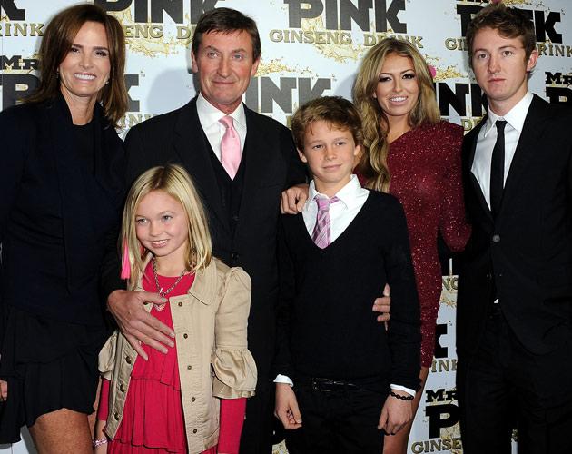 Paulina Gretzky With Her Parents And Siblings 