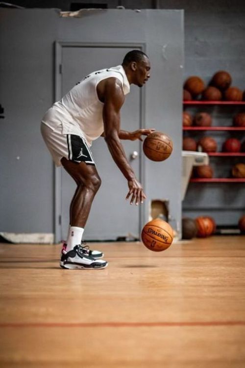 Bismack Biyombo Dribbling 