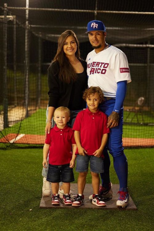 Baez With His Wife And Kids
