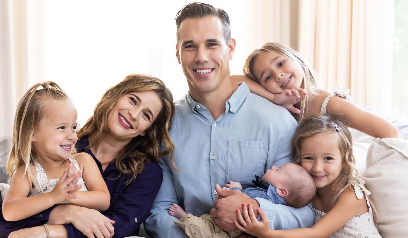 Brady Quinn with his wife and children 