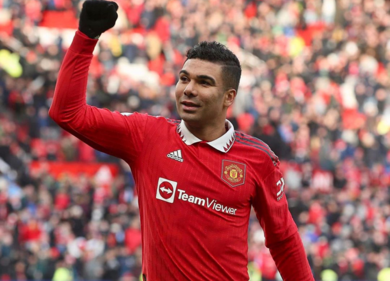 Casemiro Waving For His Fans