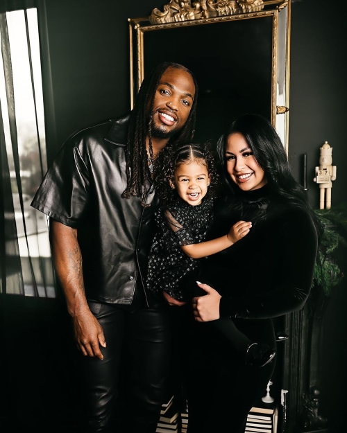 Derrick Henry With His Wife Adrianna Rivas And Daughter Valentina
