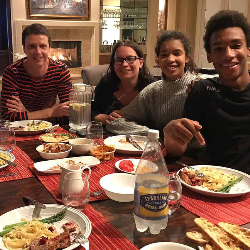 Auger-Aliassime Having Dinner With His Family