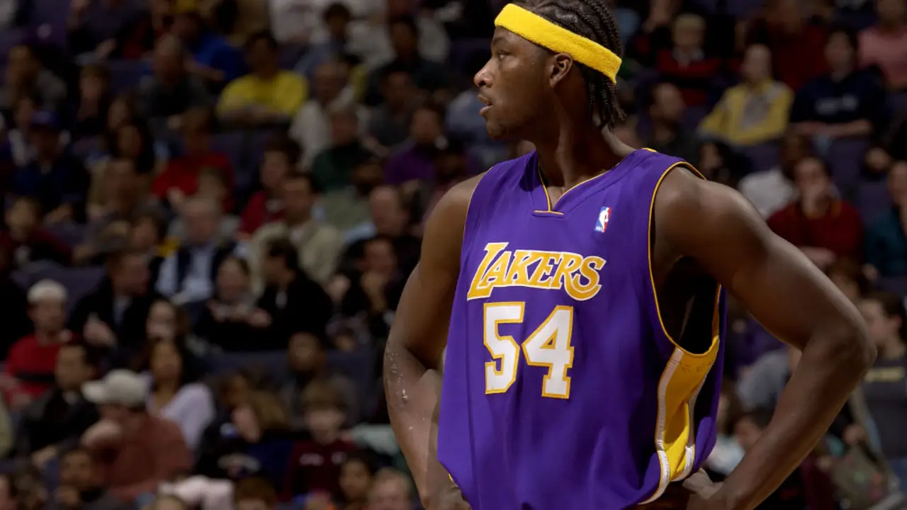 Kwame Brown In The Jersey Of Lakers 