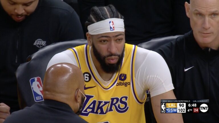 Anthony Davis Suffers Concussion