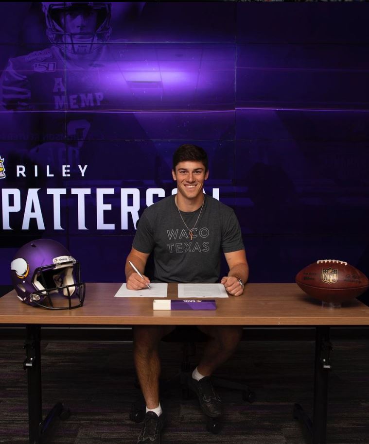 Patterson Signs Contract With The Vikings 