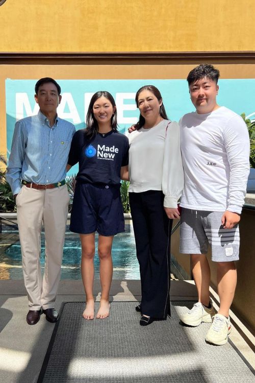 Rose Zhang With Her Father Mother And Brother