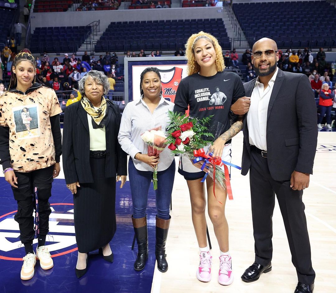 Shakira Austin With Her Parents