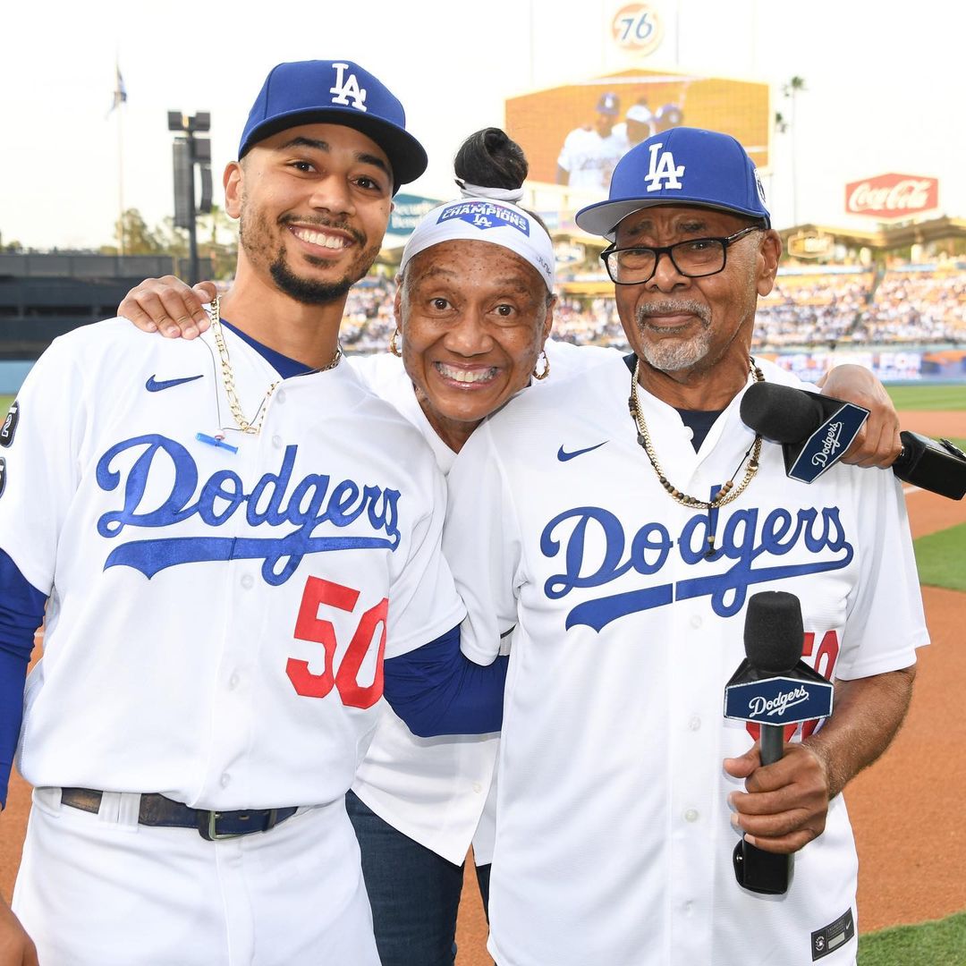 Mookie With His Mom And Dad 