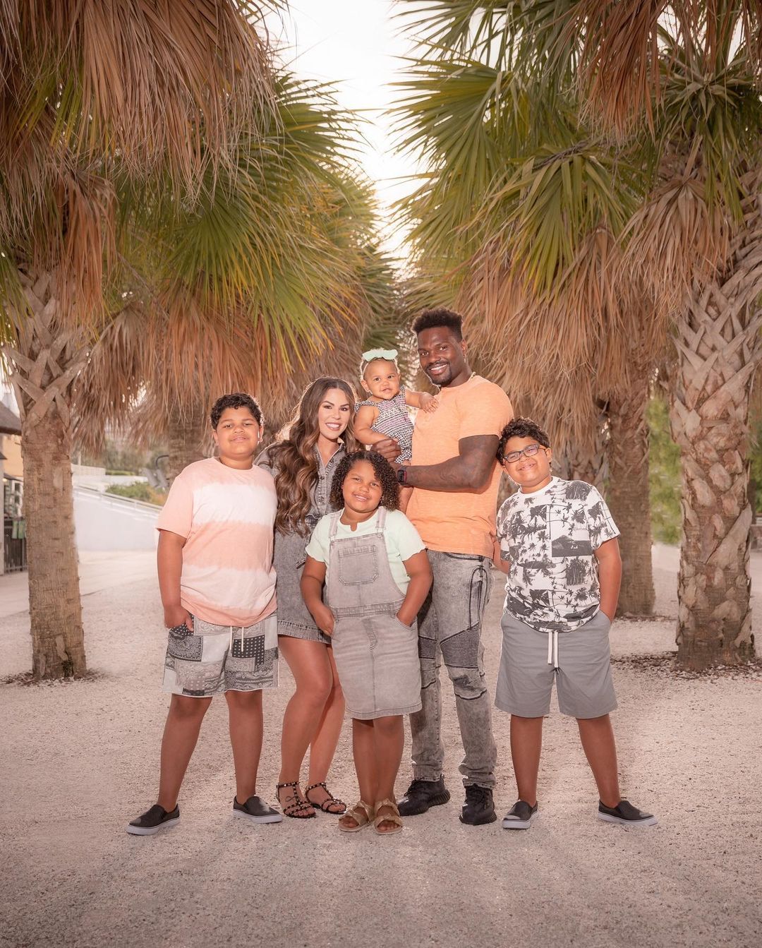 Shaquil Barret With His Family