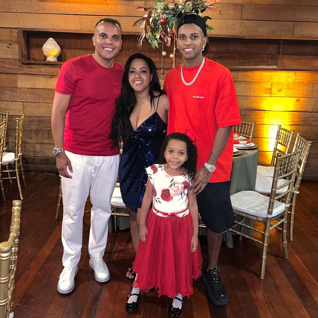 Rodrygo And His Family Celebrating Christmas 