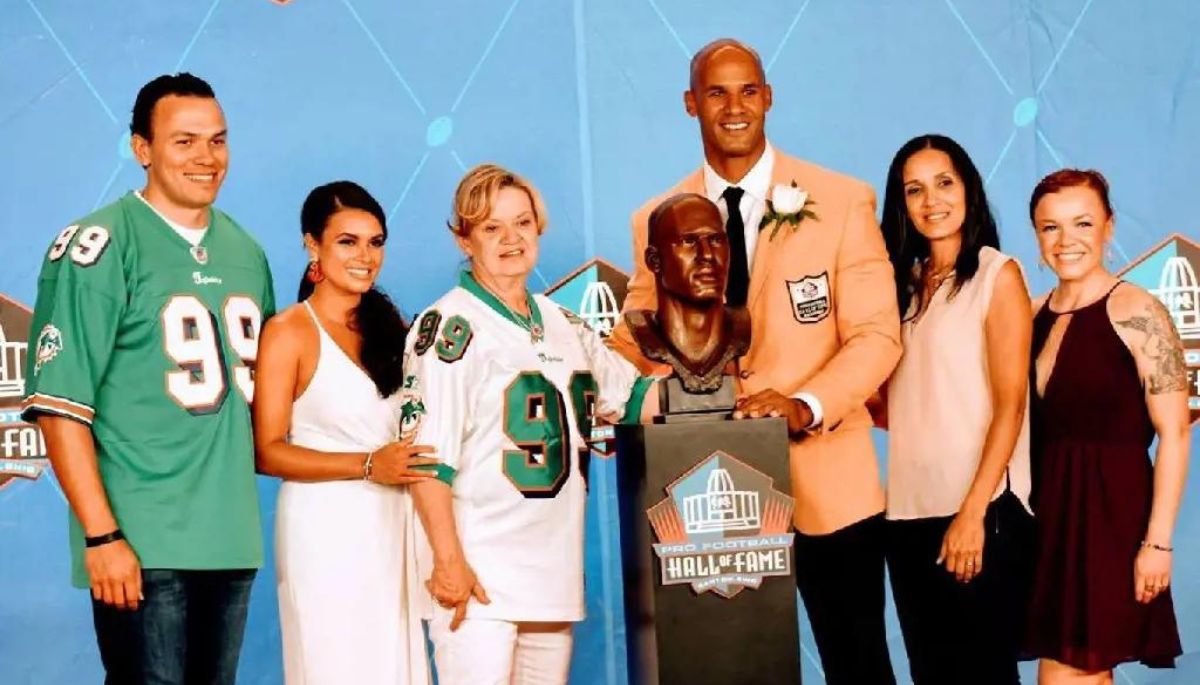 Who Are Gracie and Tiffany Taylor? Joy Taylor Sister- Brother And