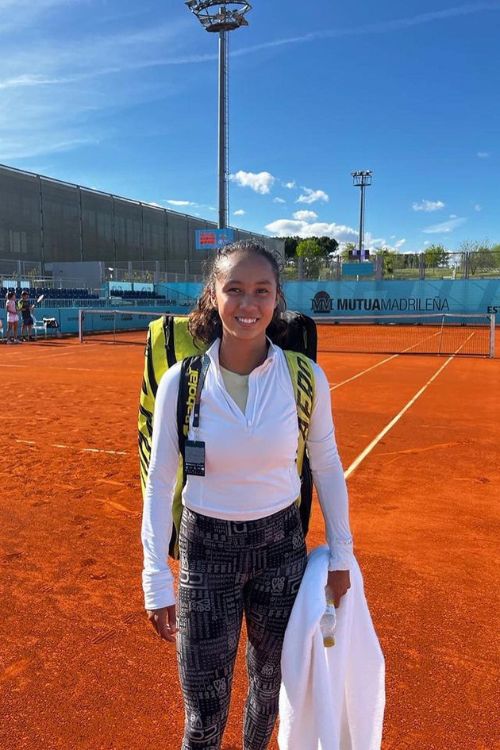 Leylah Fernandez In A Tennis Court 