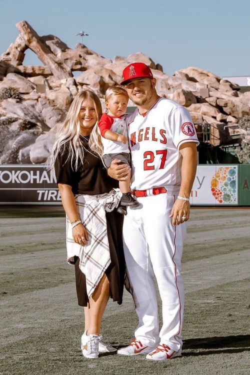 Mike Trout With His Wife And Kid 