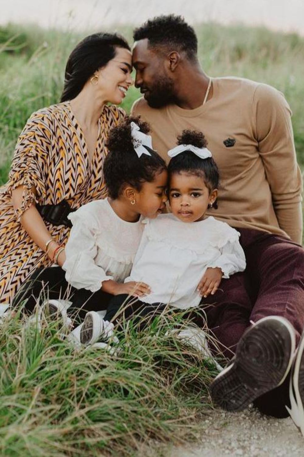 Jeff With His Wife And Daughters