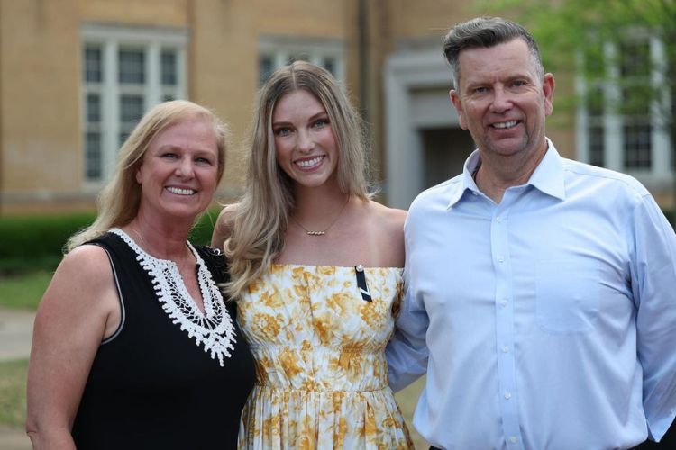 Ally Shipman Pictured With Her Parents Lorri, And Bill Shipman In 2023