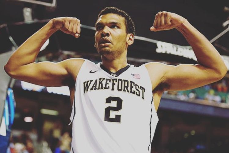 Devin Thomas Celebrating After Scoring A Point For The Wake Forest University In 2015