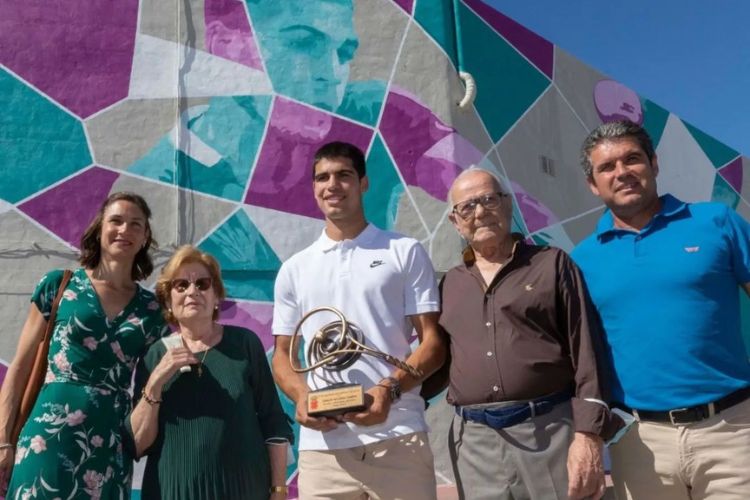 Carlos Pictured With His Parents And Grandparents In 2022